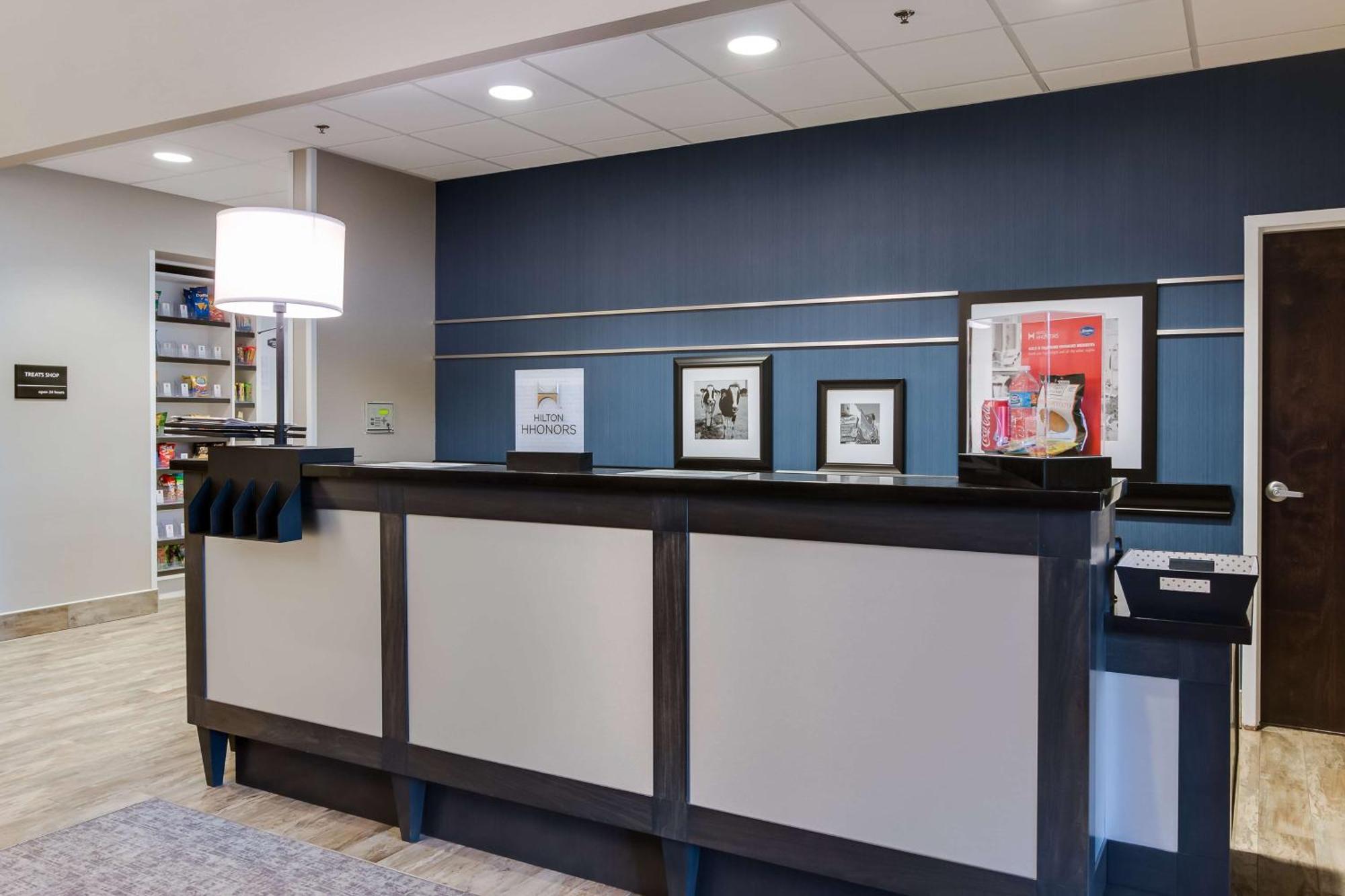 Hampton Inn Уайт-Хаус Экстерьер фото