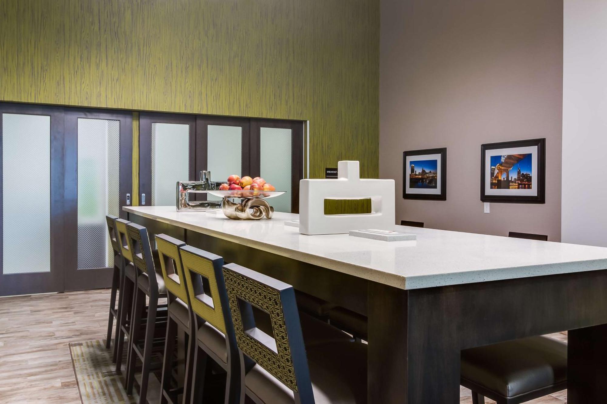 Hampton Inn Уайт-Хаус Экстерьер фото