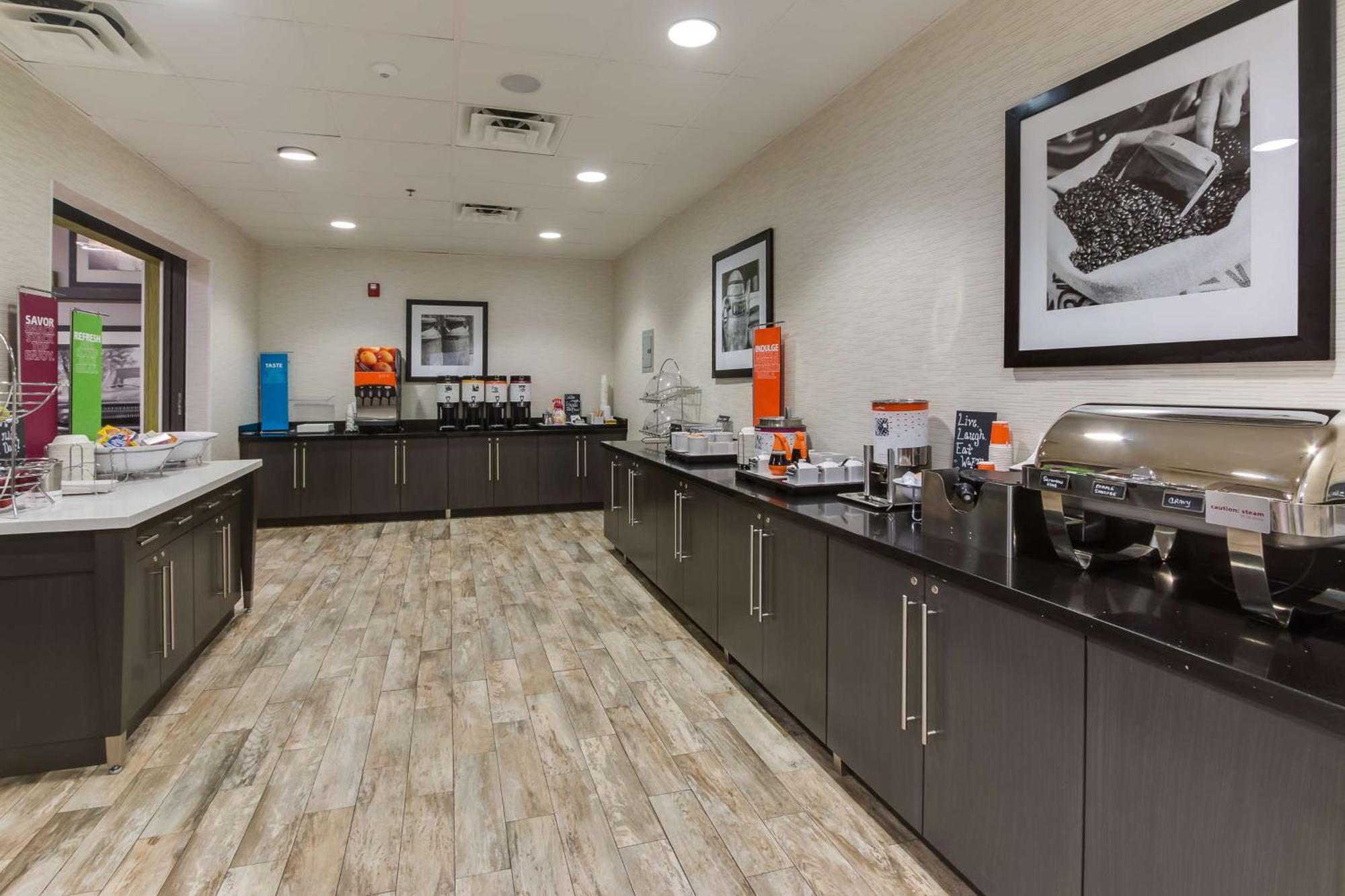 Hampton Inn Уайт-Хаус Экстерьер фото
